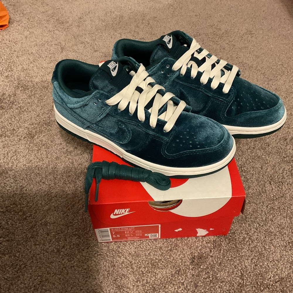 Nike velvet dunks